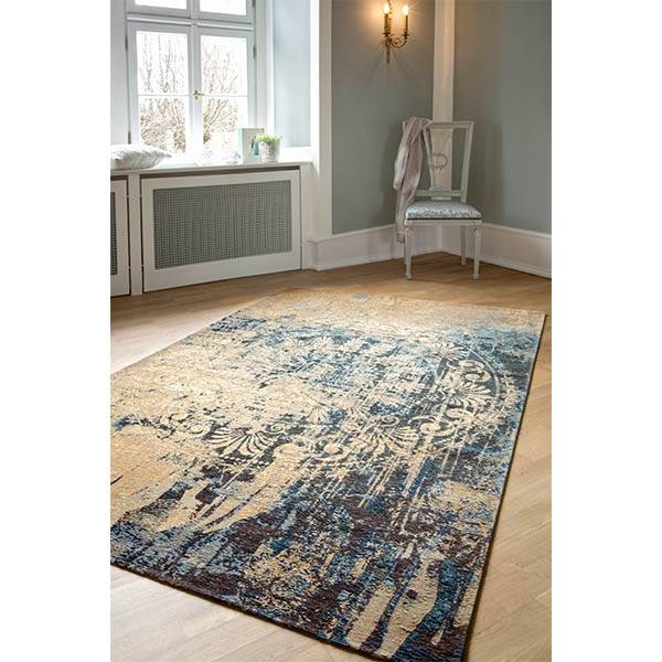 Ornamentteppich in blau und beige im Einrichtungsbeispiel